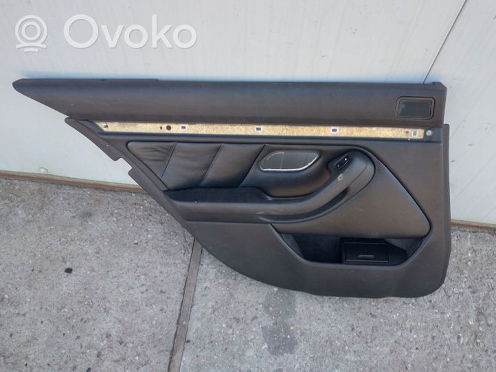 BMW 5 E39 Rivestimento del pannello della portiera posteriore 8232717