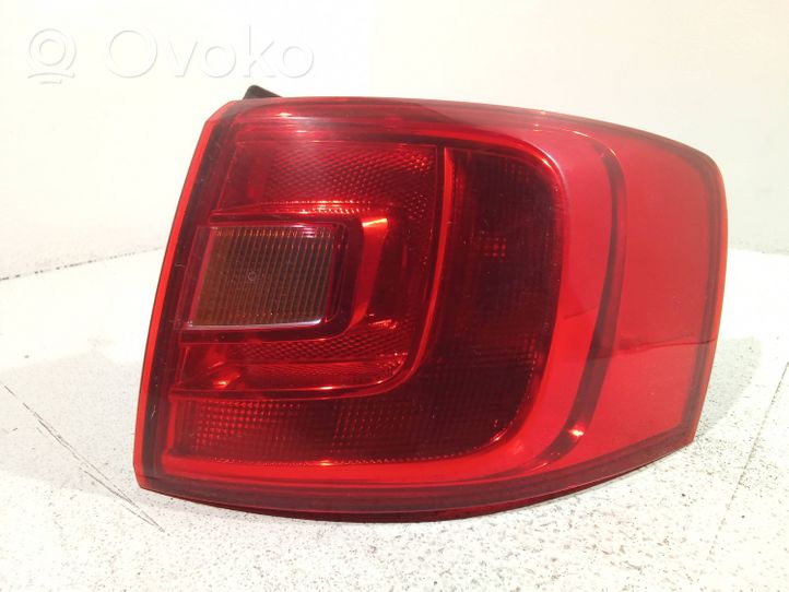 Volkswagen Jetta VI Rear/tail lights 5C6945096