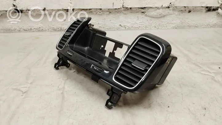 Mercedes-Benz GLE (W166 - C292) Griglia di ventilazione centrale cruscotto A1668306101