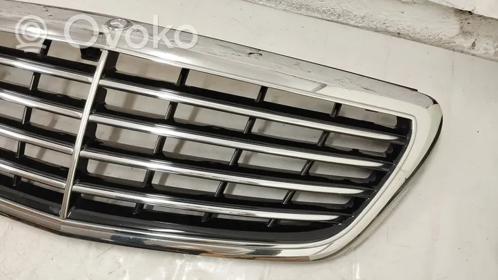 Mercedes-Benz S W222 Grille calandre supérieure de pare-chocs avant A2228800005