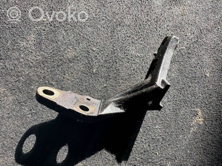 Toyota Corolla Verso AR10 Vaihdelaatikon kannake 3311905010