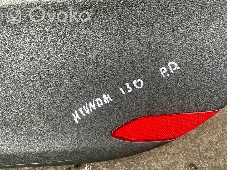 Hyundai i30 Обшивка передней двери 