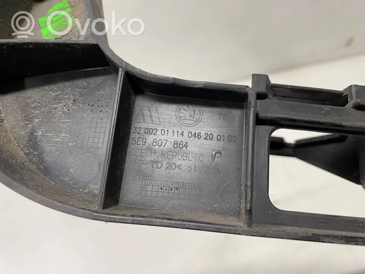 Skoda Octavia Mk3 (5E) Uchwyt / Mocowanie zderzaka tylnego 5E9807864