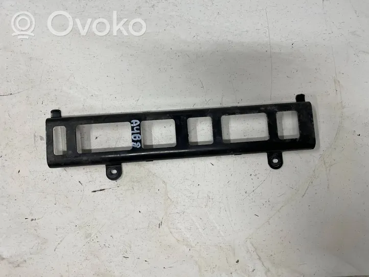 Audi A4 S4 B8 8K Staffa/supporto di montaggio del filtro carburante 8K0201710