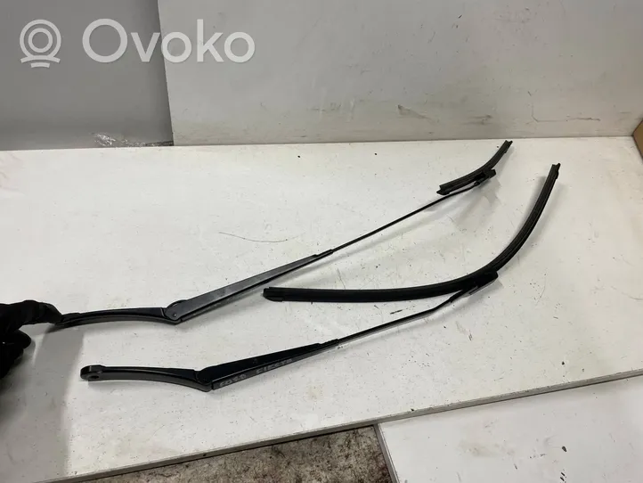 Ford Fiesta Ramię wycieraczki szyby przedniej / czołowej H1BB17526AA