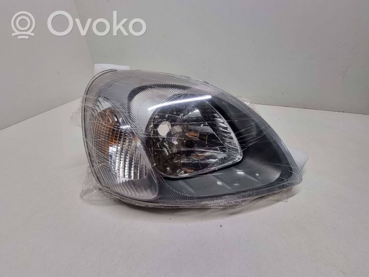 Toyota Yaris Lampa przednia 8111052020