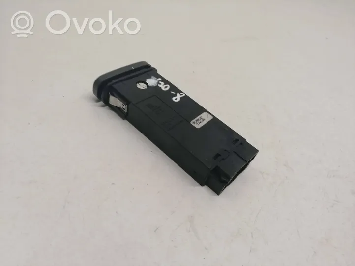 Volvo V70 Hazard light switch 8628632