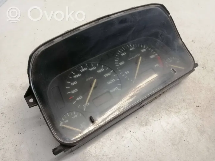 Volkswagen Golf III Speedometer (instrument cluster) 87001262