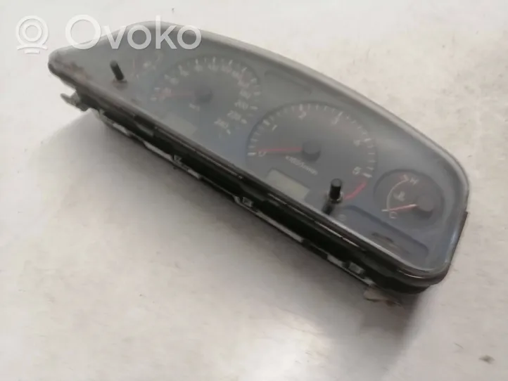 Toyota Avensis T220 Speedometer (instrument cluster) 12014060