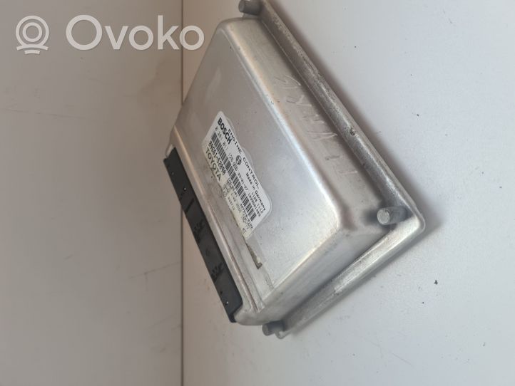 Toyota Yaris Sterownik / Moduł ECU 0281011126