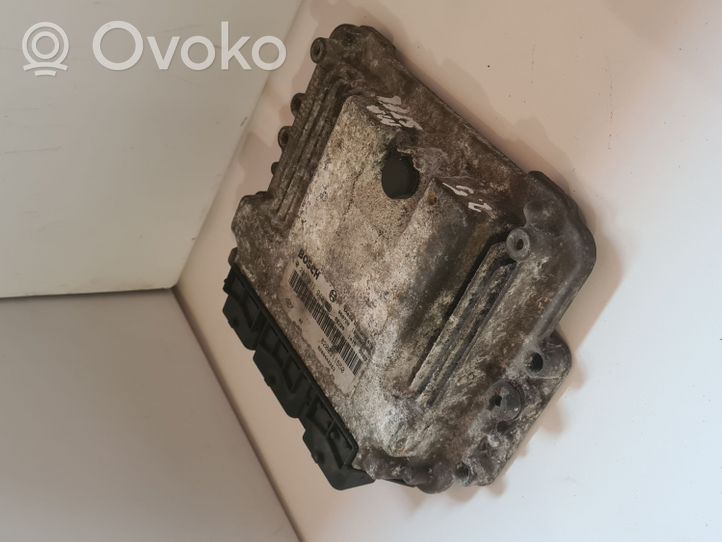 Renault Master II Sterownik / Moduł ECU 0281011940