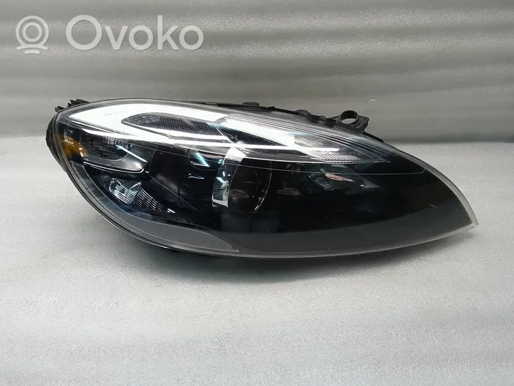 Volvo V40 Lampa przednia 31420008