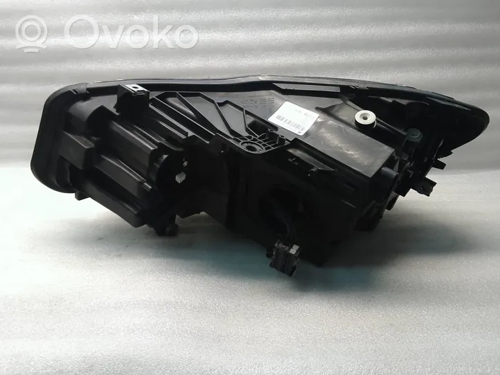 BMW 2 F46 Lampa przednia LE16A6380