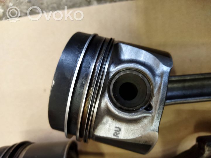 Audi A3 S3 8P Piston avec bielle 03LA