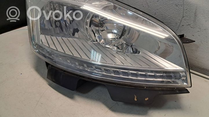 Citroen C4 I Picasso Lampa przednia 