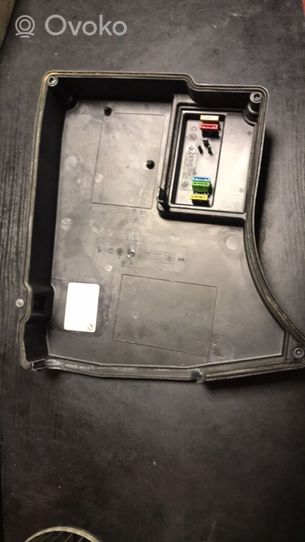 BMW 7 E38 Fuse box cover 1747665