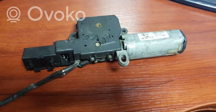 Mercedes-Benz C W202 Motor/activador 2028207542