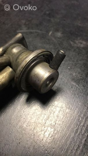 BMW 3 E36 Kraftstoffverteiler Einspritzleiste Verteilerrohr 1435910