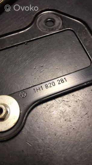 Volkswagen Golf III Autres pièces compartiment moteur 1H1820281