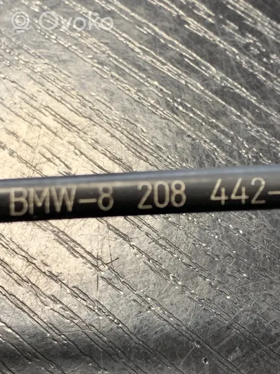 BMW 3 E46 Troselis variklio dangčio spynos 8208442