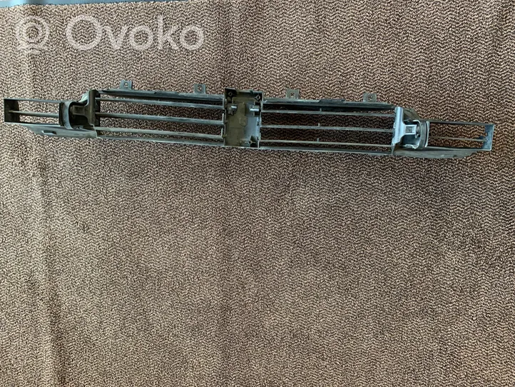 BMW 7 G11 G12 Radiatoru paneļa apakšējā daļa (televizora) 7468219