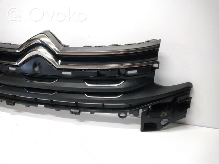 Citroen C5 Aircross Grille calandre supérieure de pare-chocs avant 9825347677