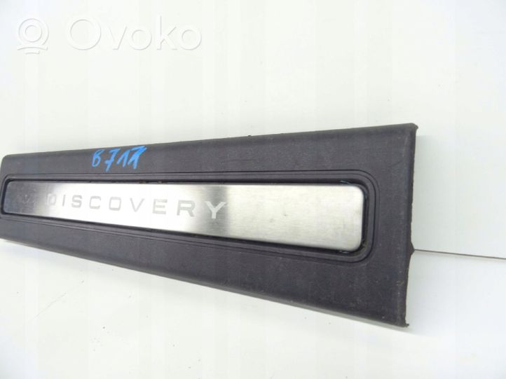 Land Rover Discovery 5 Moulure de porte avant HY3213201