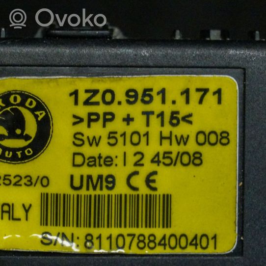 Skoda Octavia Mk2 (1Z) Liikehälyttimen anturi 1Z0951171