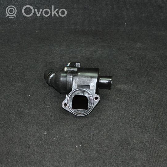 Audi A4 S4 B7 8E 8H Termostaatti 06B121111K