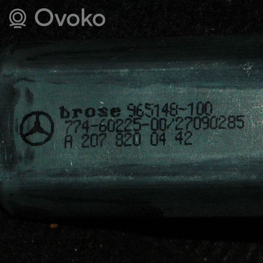 Mercedes-Benz E A207 Varikliukas priekinio langų pakėlėjo A2078200442