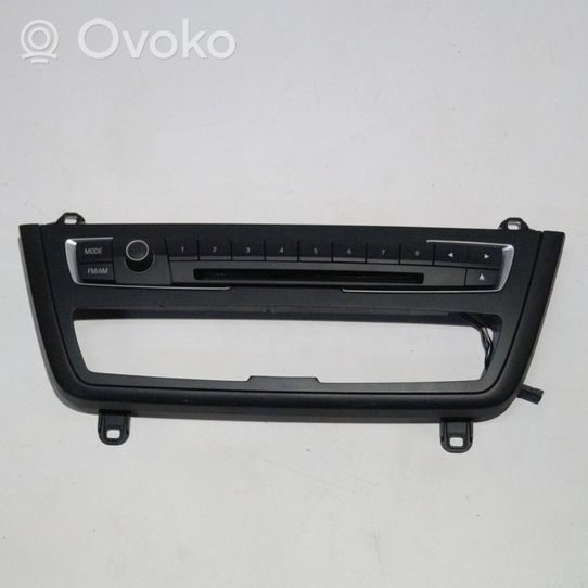 BMW 3 F30 F35 F31 Garso reguliavimo jungtukas 9323555