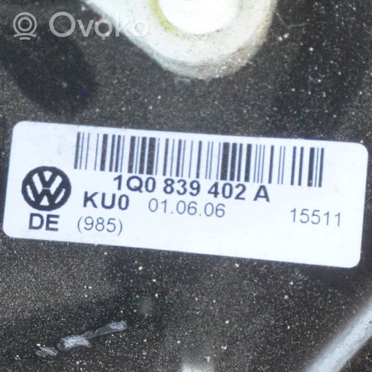 Volkswagen Eos Regulador de puerta trasera con motor 1Q0839402A