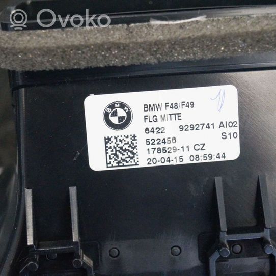 BMW X1 F48 F49 Kojelaudan tuuletussuuttimen suojalista 