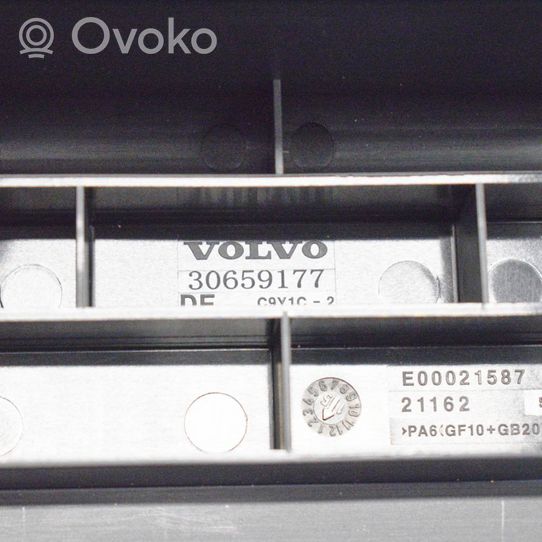 Volvo V40 Boîte à fusibles 30659177