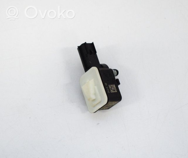 Opel Astra K Sensore d’urto/d'impatto apertura airbag 13576422