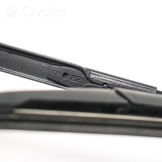 Toyota Auris E180 Windshield/front glass wiper blade 10R823