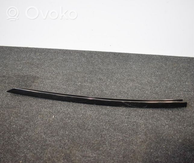 BMW 2 F22 F23 Moulure de vitre de la porte avant 7358452