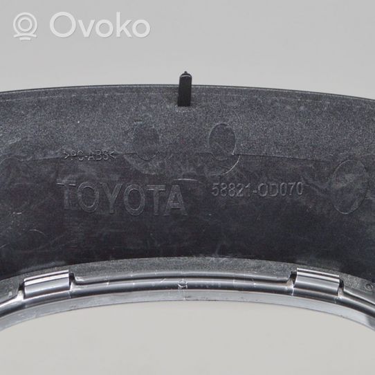 Toyota Yaris Kita išorės detalė 