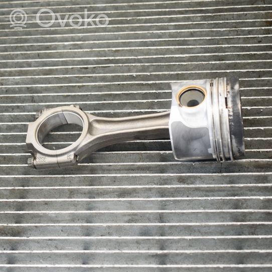 Volkswagen PASSAT B6 Piston 