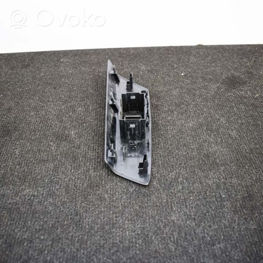 Toyota RAV 4 (XA40) Kita salono detalė 7427142070