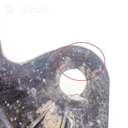 Toyota RAV 4 (XA40) Polttoainesäiliön pohjapanssari 5839842022