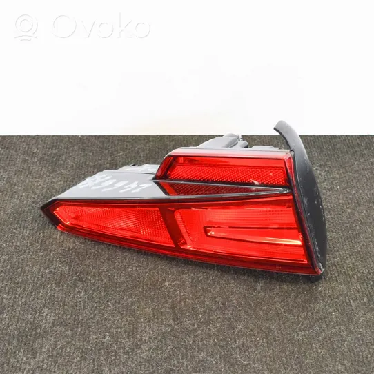 Audi A4 S4 B9 Lampy tylnej klapy bagażnika 8W5945075A