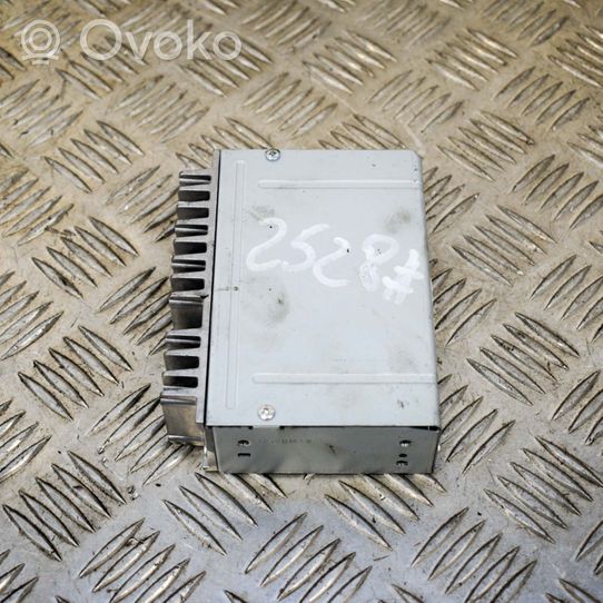 Toyota Prius (XW30) Amplificatore 8610047100