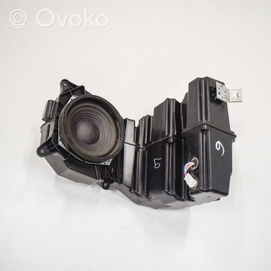 Lexus RX 330 - 350 - 400H Subwoofer-bassokaiutin 8616048310