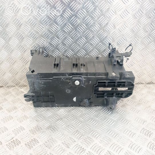 Chevrolet Malibu Battery box tray 22818745