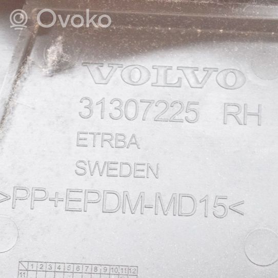 Volvo V40 B-pilarin verhoilu (yläosa) 31102350