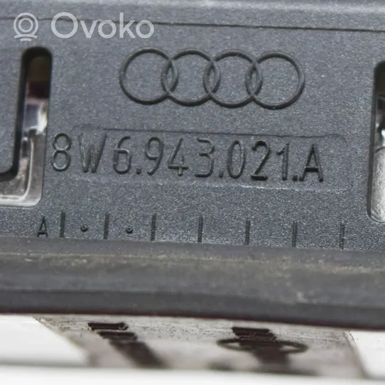 Audi Q2 - Luce targa 8W6943021A