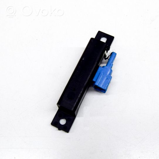 Nissan Leaf I (ZE0) Amplificatore antenna H121121