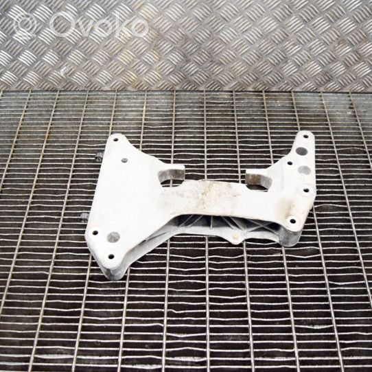 BMW 5 G30 G31 Supporto di montaggio scatola del cambio 6861580