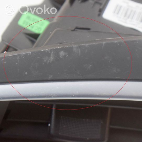 Nissan Qashqai Moldura protectora de la rejilla de ventilación del panel 687614EH0A